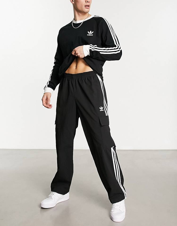 adidas Originals adicolor three stripe cargo sweatpants in black